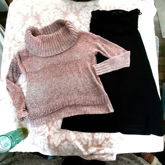 American Eagle Outfitters Sweaters - American Eagle Outfitters sz S sweater & skirt